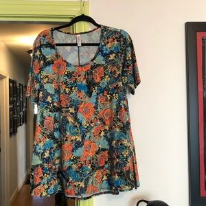LuLaRoe Perfect T size L